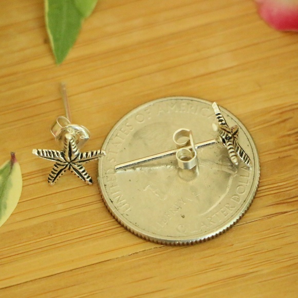 925 Sterling Silver Star Fish 10 mm Stud Earrings - Picture 6 of 7